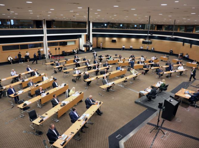 Η Επιτροπή Προσφύγων συζήτησε για την αναδόμηση προσφυγικών πολυκατοικιών